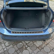 Protector Parachoques para Ford Focus Sedán 2019-2025 Acabado Carbono Acero