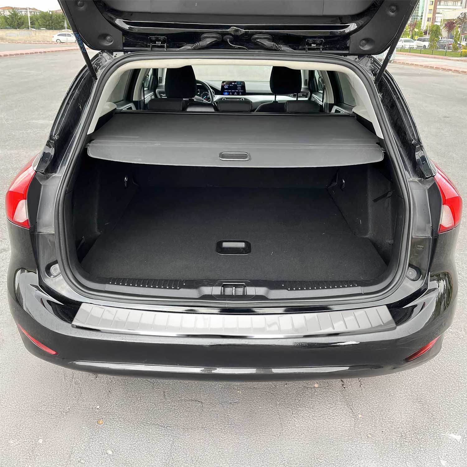 Protector Parachoques para Ford Focus Turnier 2018-2025 Plata Brillante Acero