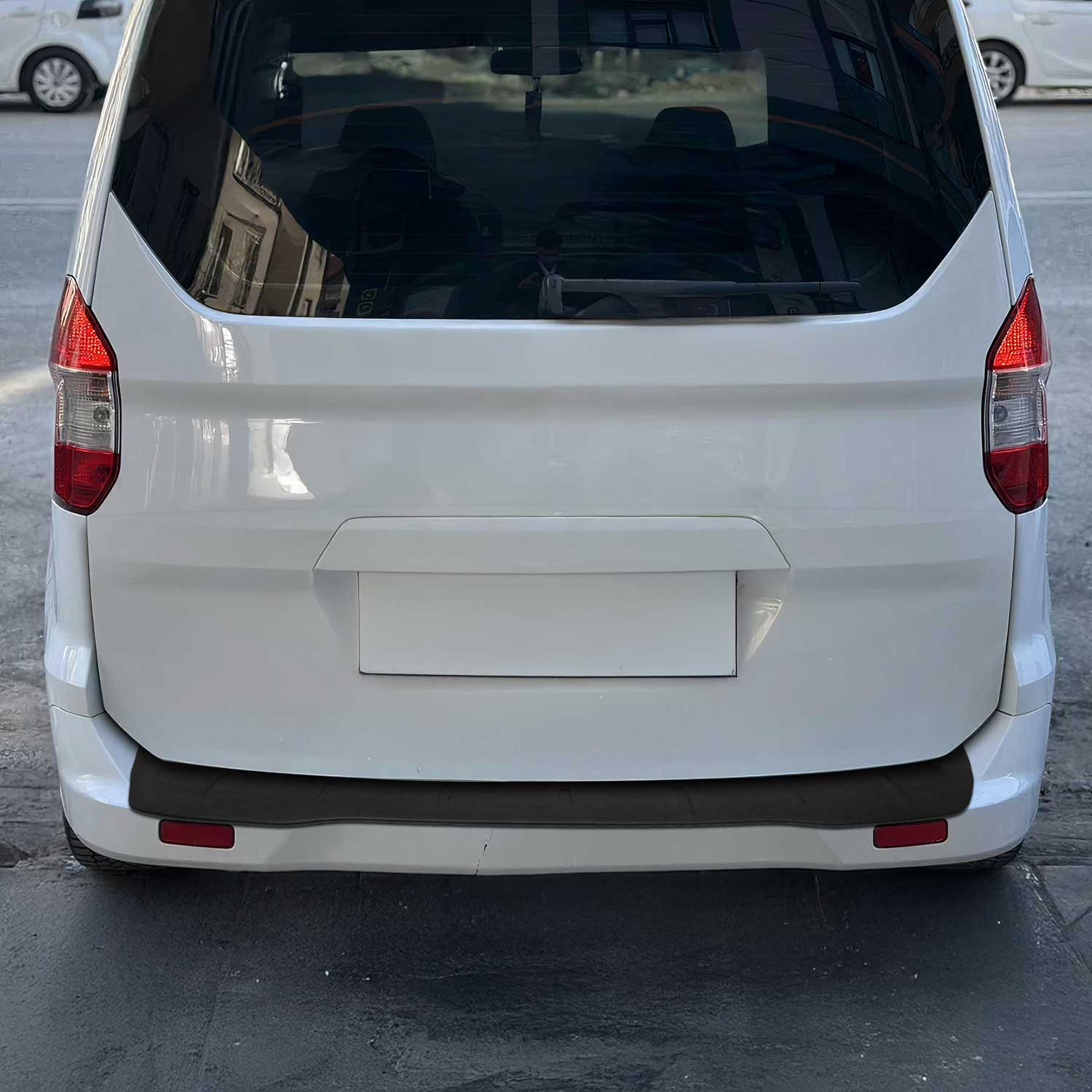 Protector Parachoques para Ford Tourneo Courier 2014-2023 Negro Mate ABS