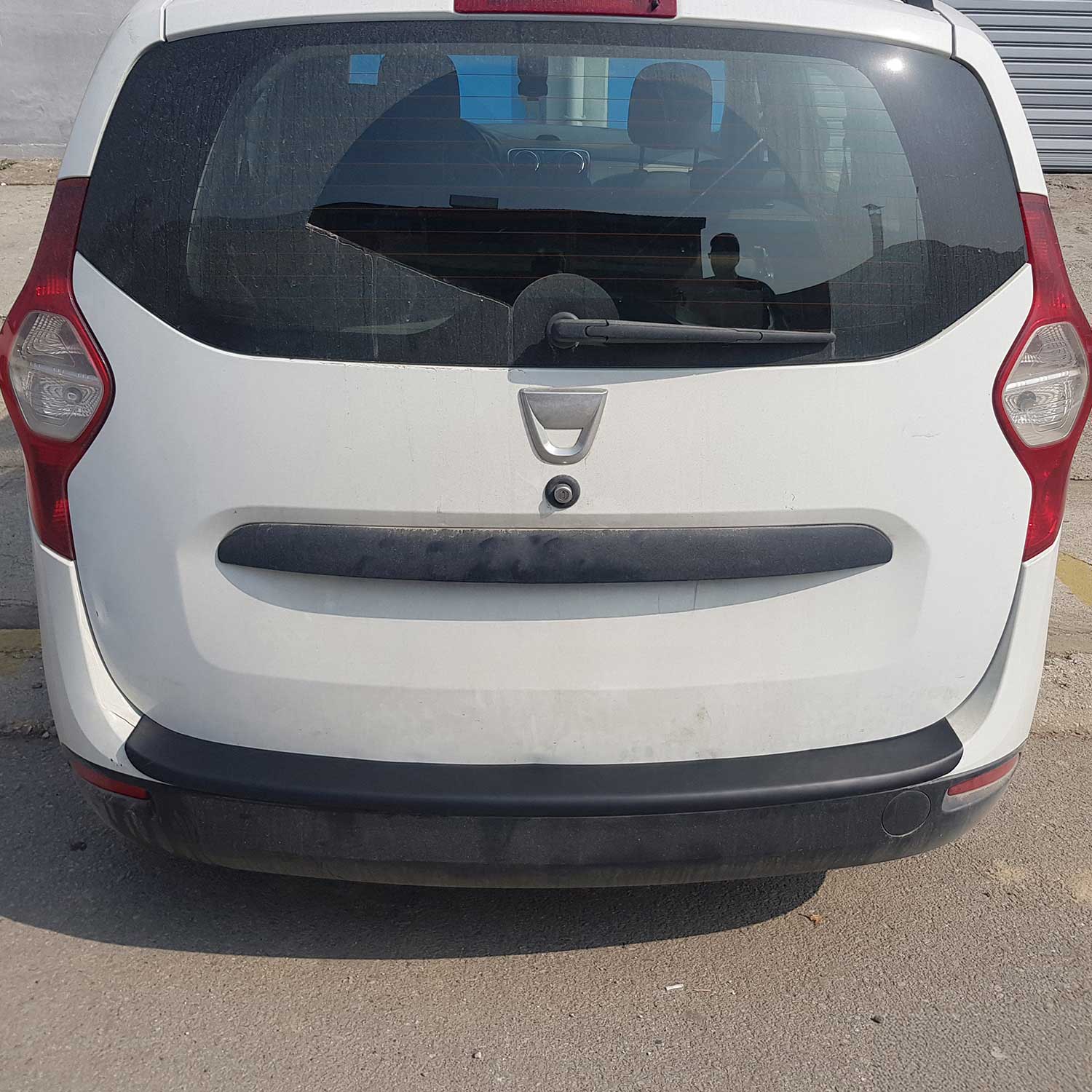 Protector Parachoques para Dacia Lodgy 2012-2024 Negro Brillante Acrílica