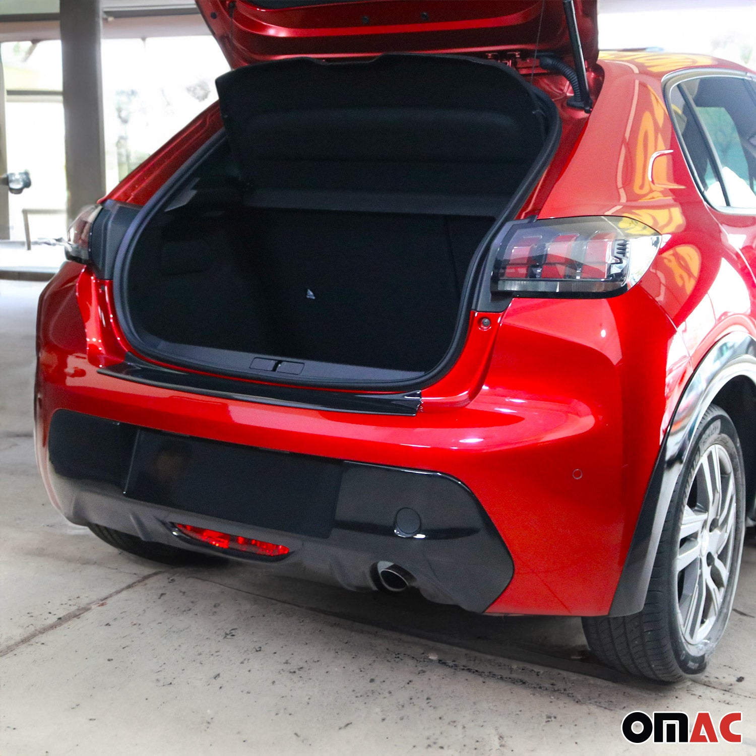 Protector Parachoques para Peugeot 208 2020-2025 Negro Brillante Acrílica