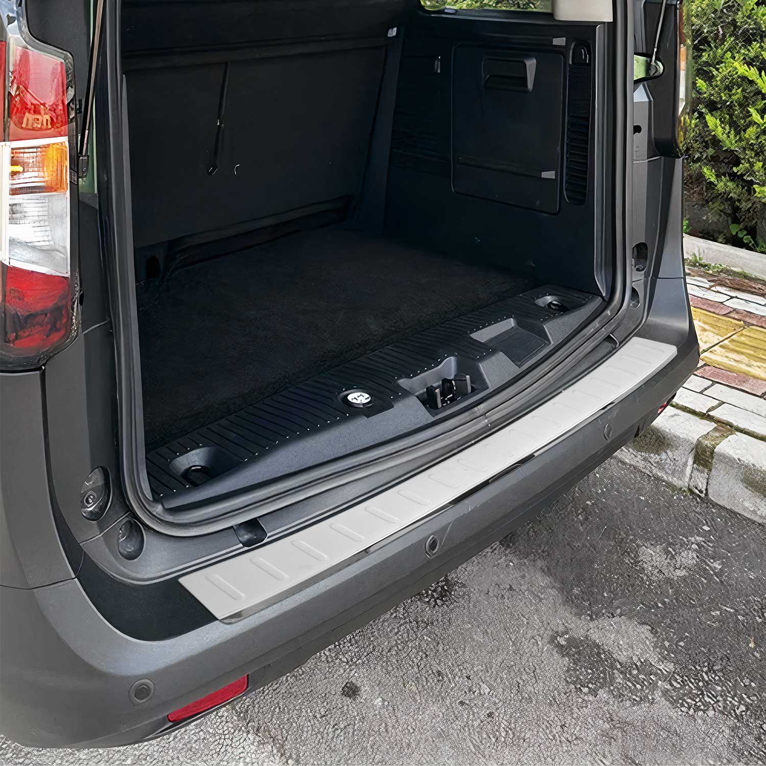 Protector de Parachoques Trasero para Ford Tourneo Courier 2014-2025 Plata Acero