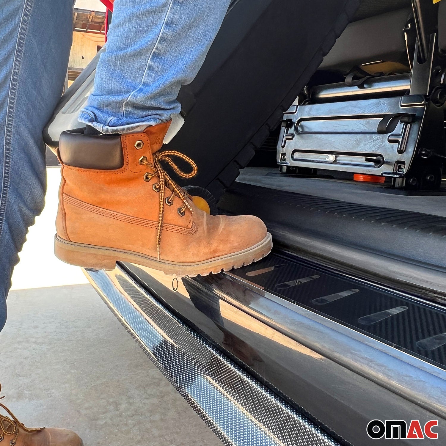 Protector de Parachoques Trasero para VW Touareg 2018-2025 Acabado Carbono Acero